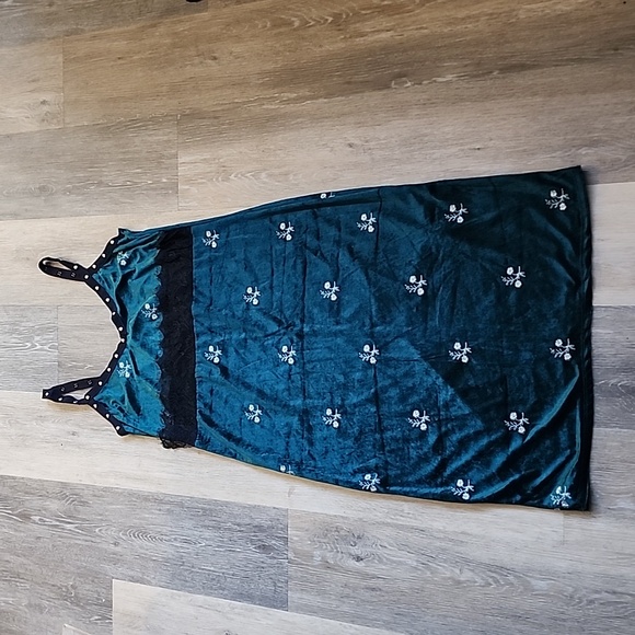 Zara Dresses & Skirts - ZARA VELVET AUTUMN/WINTER DRESS